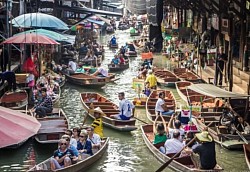 Day trip floating market