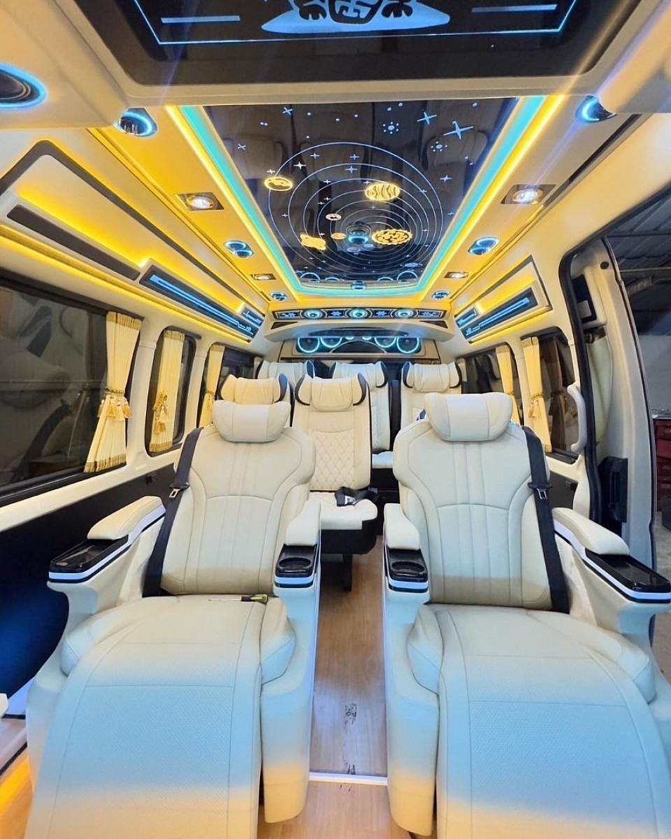 Comfortable seating 9 seat van